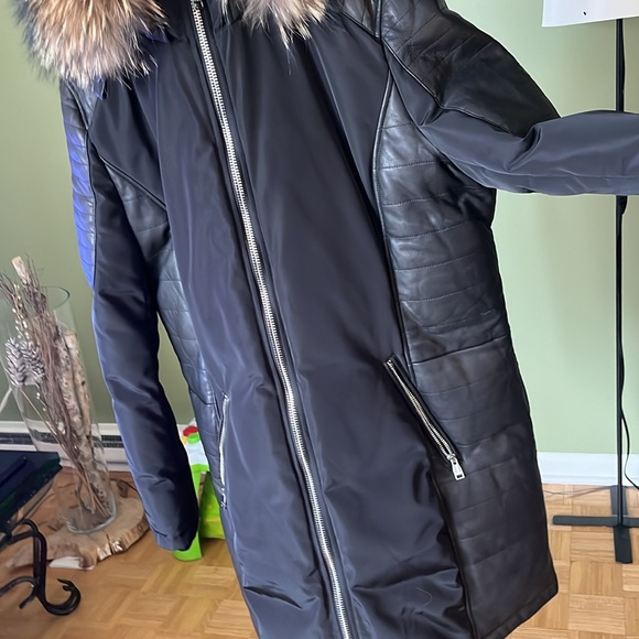 Danier leather and down winter/ fall jacket with fur trim mint condition black - Picture 3 of 6
